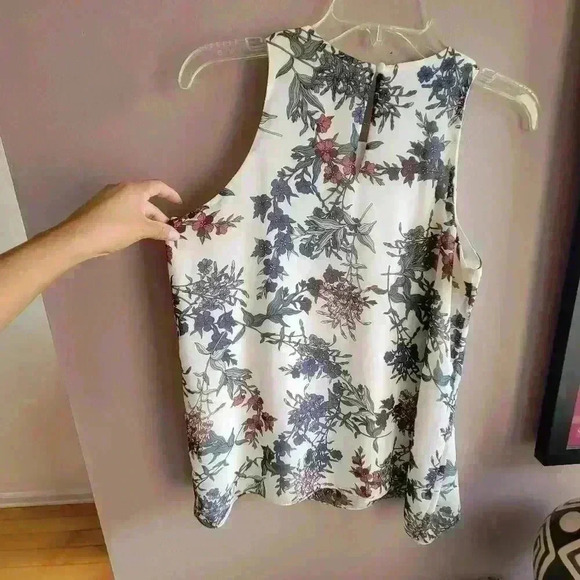 Vince Camuto Sleeveless Floral Women's Blouse size XS Print Floral Jewel Neck - Picture 4 of 13